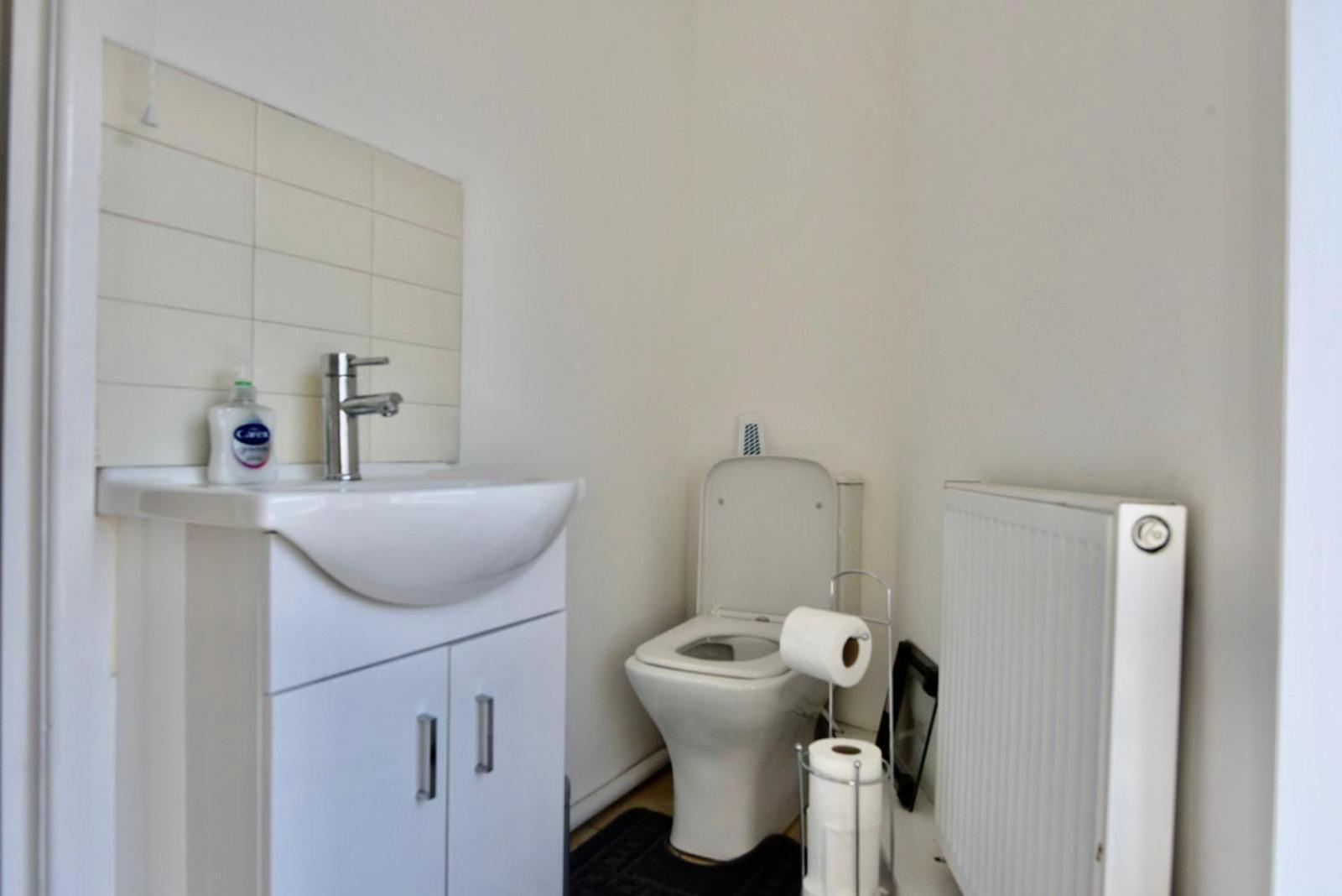 Come On In Lucas Street Newport Train Station Sleep Upto 8 Vila Exterior foto