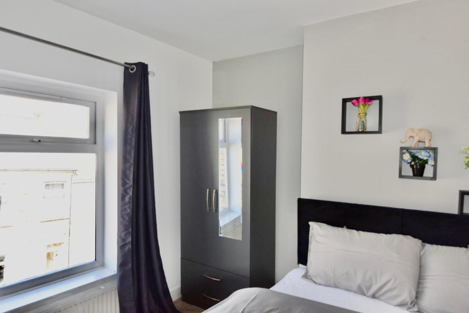 Come On In Lucas Street Newport Train Station Sleep Upto 8 Vila Exterior foto