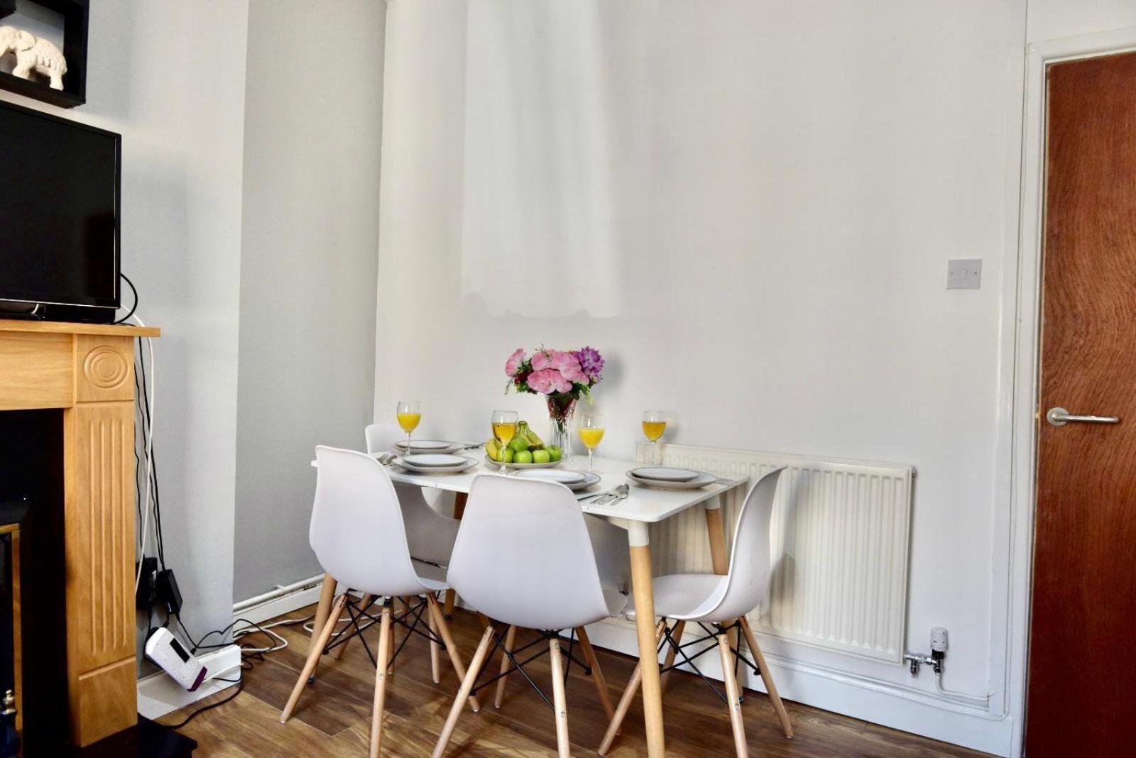 Come On In Lucas Street Newport Train Station Sleep Upto 8 Vila Exterior foto