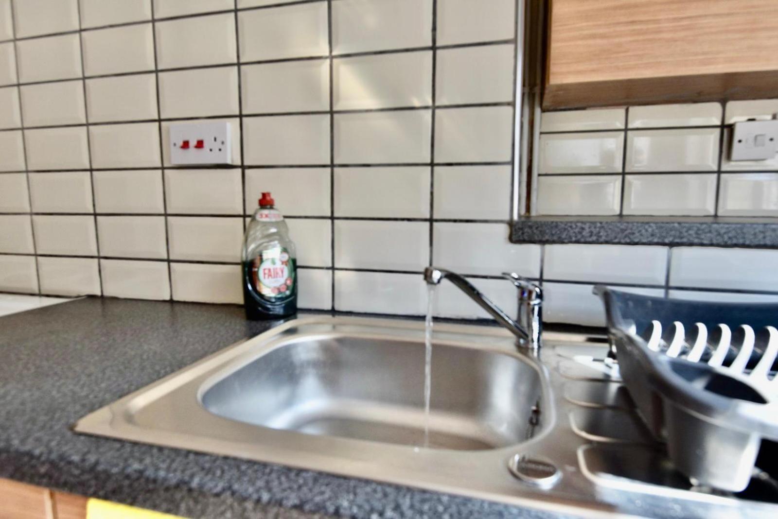 Come On In Lucas Street Newport Train Station Sleep Upto 8 Vila Exterior foto
