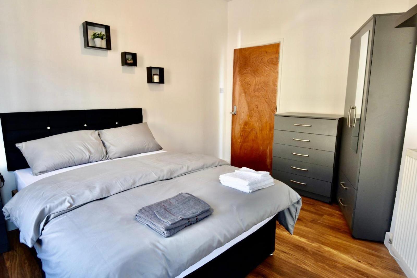 Come On In Lucas Street Newport Train Station Sleep Upto 8 Vila Quarto foto