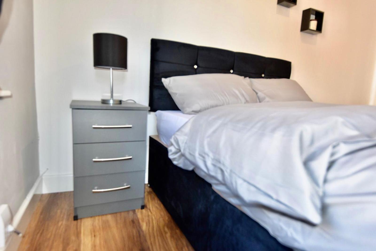 Come On In Lucas Street Newport Train Station Sleep Upto 8 Vila Quarto foto