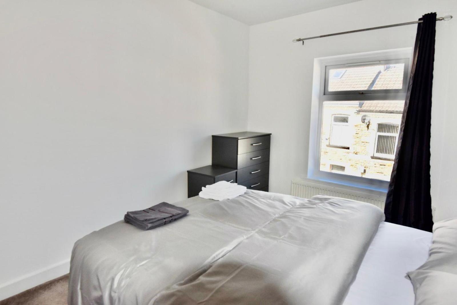 Come On In Lucas Street Newport Train Station Sleep Upto 8 Vila Quarto foto
