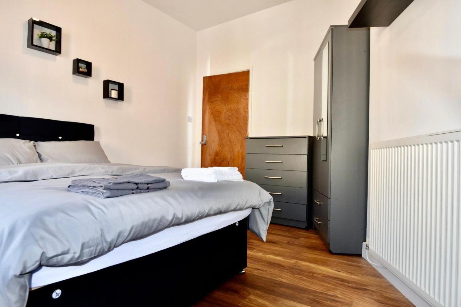 Come On In Lucas Street Newport Train Station Sleep Upto 8 Vila Quarto foto
